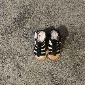 Kids Never Worn FabKids Black Sandals! Size 8